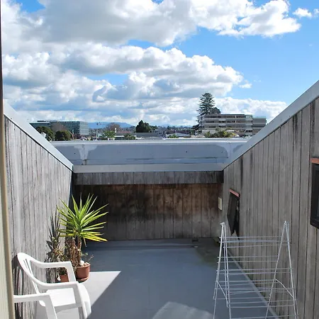 Loft 109 Backpackers Hostel Tauranga Exterior photo